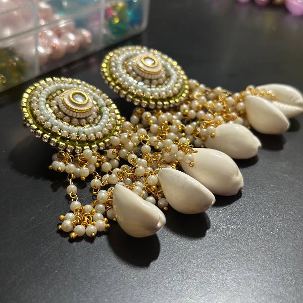 Earrings with kaudi