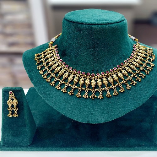 Zaveri Nacklesh
