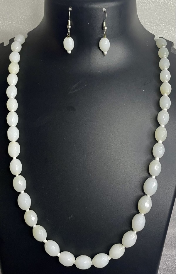 White necklace set