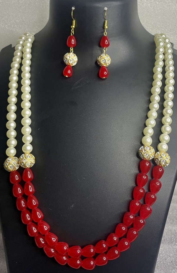 White and red necklace set