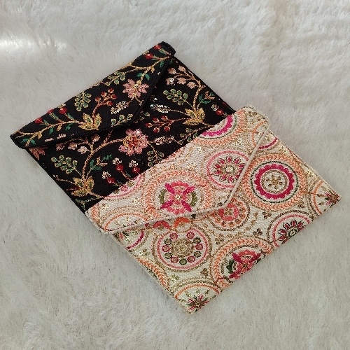 Embroidry cluych