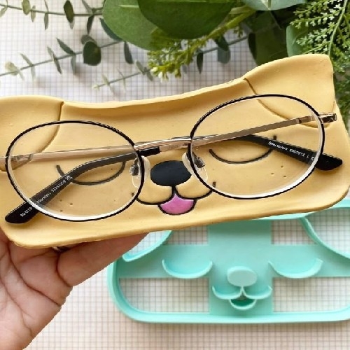 Spectacle Stand