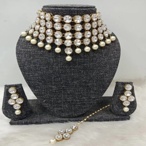 Beautiful Imitation White Pearl Choker Sat