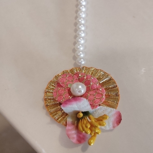 Beautiful Flower Maang Tikka