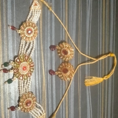 Grasfull Kundan jewellery set