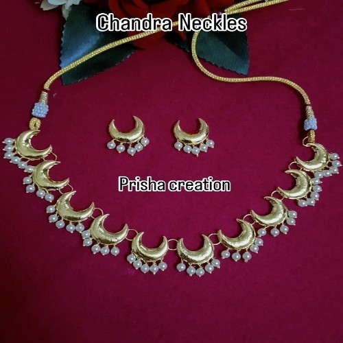 Chadrakor Neckles With Earings