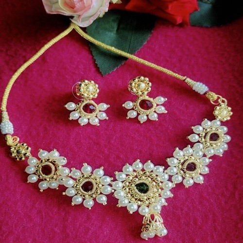 Short Pearl Neckles With Earings Set