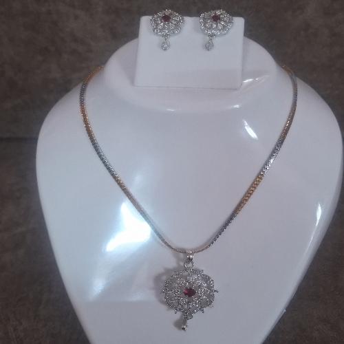 Silver And Gold Platated Chain With Pendant